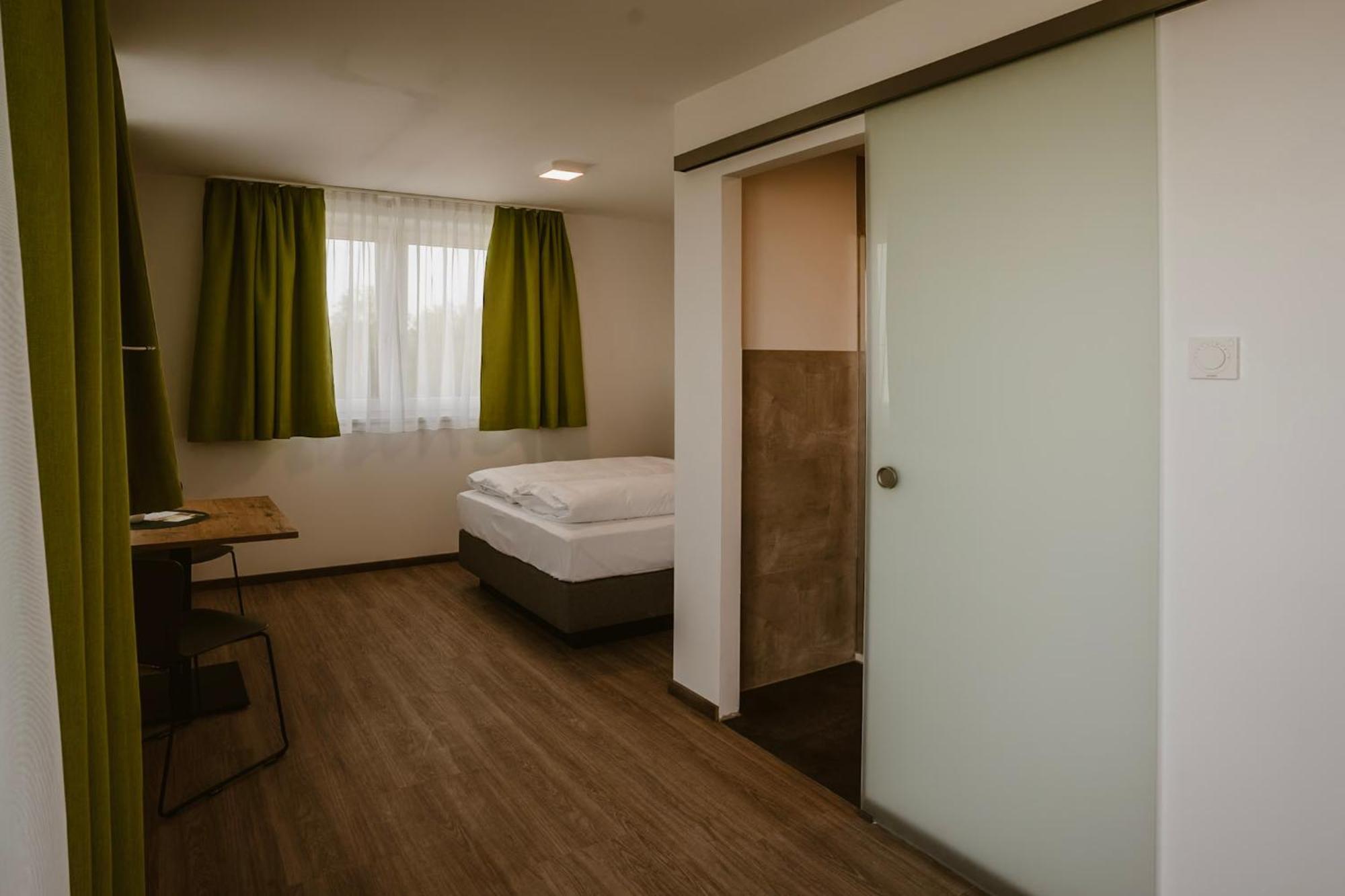 Motel Sleep Inn Toging am Inn Bagian luar foto